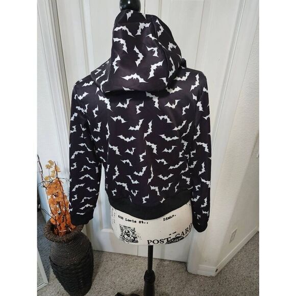 Cropped Bat Hooded Jacket Size S/M - Picture 3 of 3